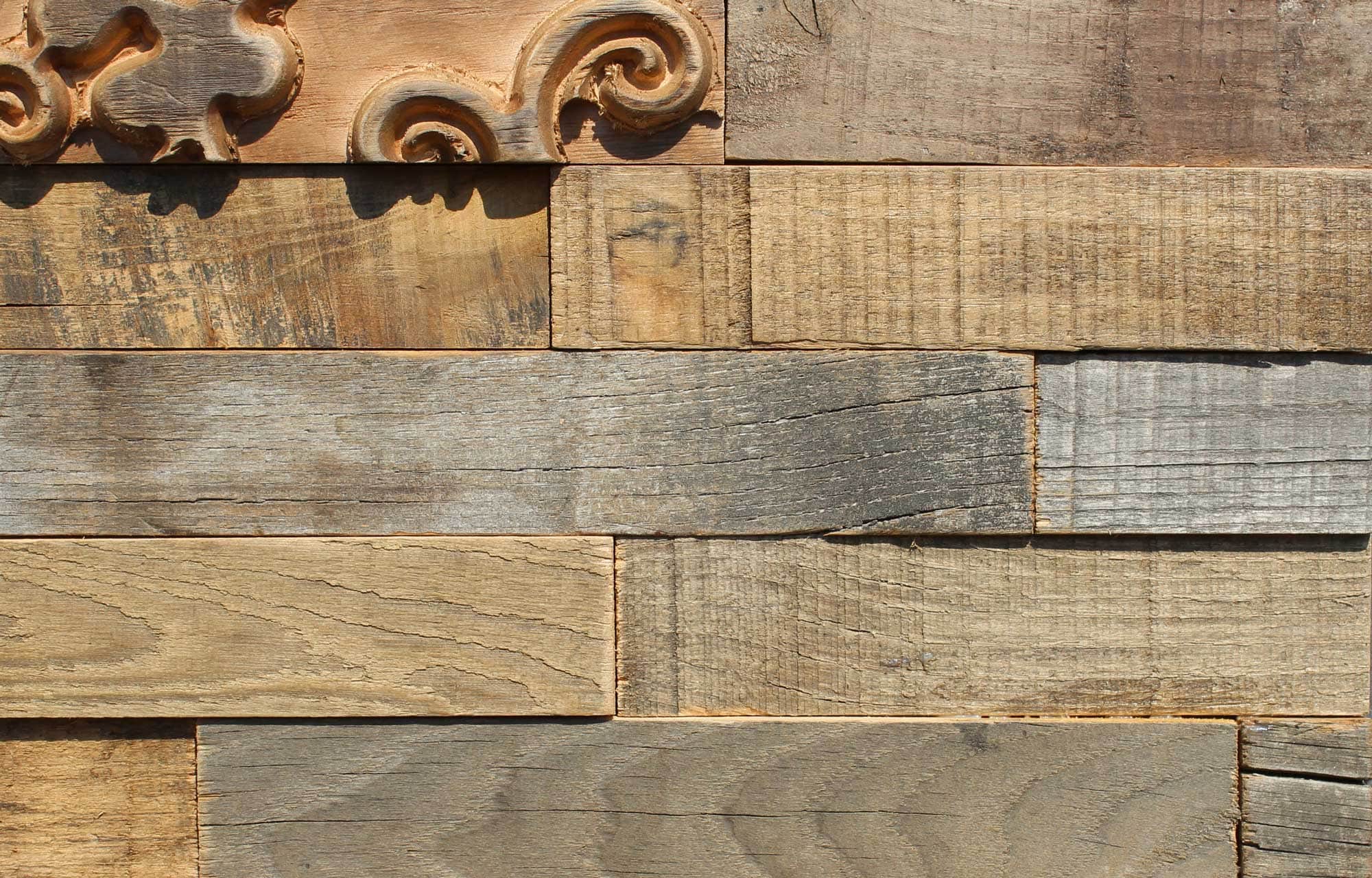 wandpaneele-holz-alte-kastanie-mit-ornamenten-5