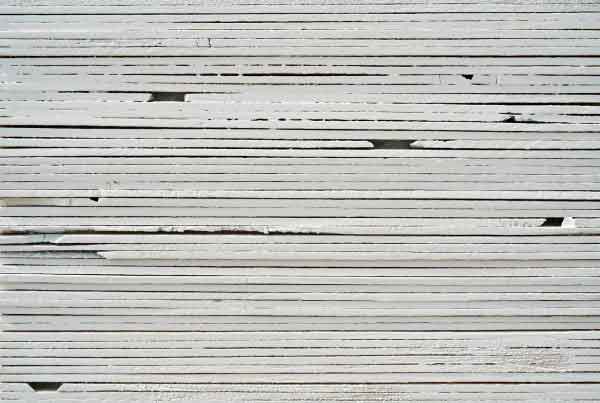 wandpaneele-holz-pine-lackiert-Weisse Schichten