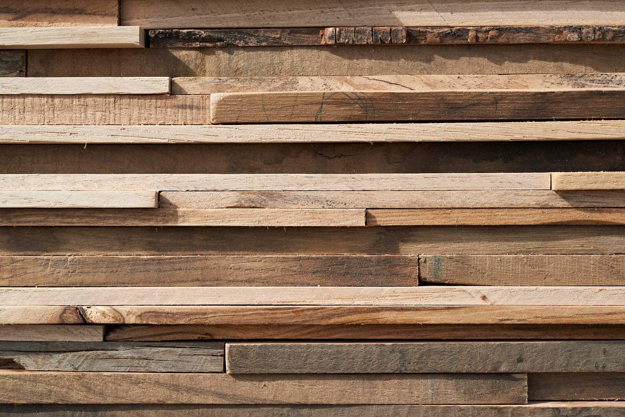 wandpaneele-verschiedene-hoelzer-recycelt-shiftwork