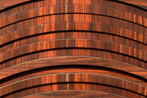 paneele-aus-furnierholz-eisenholz-rund-in-rund