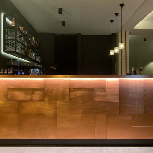 Wandpaneele-Impressionen---Theke-im-Frankfurter-Cafe--2