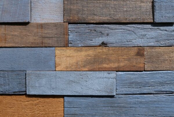 wandpaneele-holz-alte-kastanie-recycelt-chestnut-blue