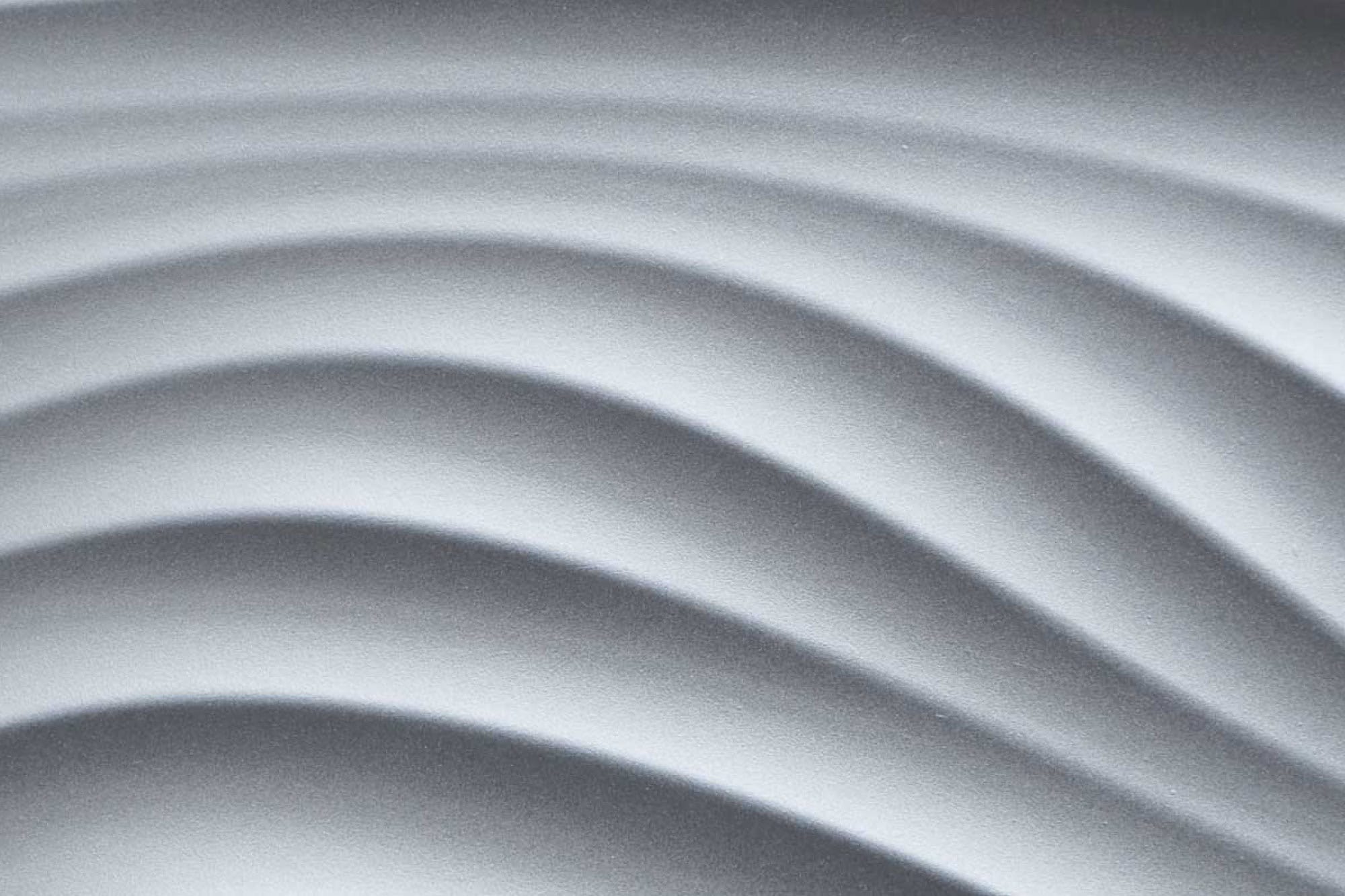 3d-wandpaneele-mdf-texturiert-silber-lackiert-kurvenkick