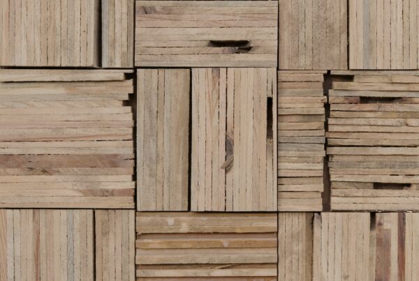 wandpaneele-holz-pinie-lackiert-kleinholz-pur