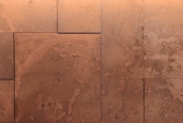 wandpaneele-aus-metall-kupfer-oxidiert-rose-hochfuenf
