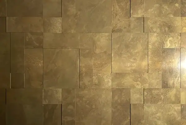 wandpaneele-metall-messing-oxidiert-golden-sand